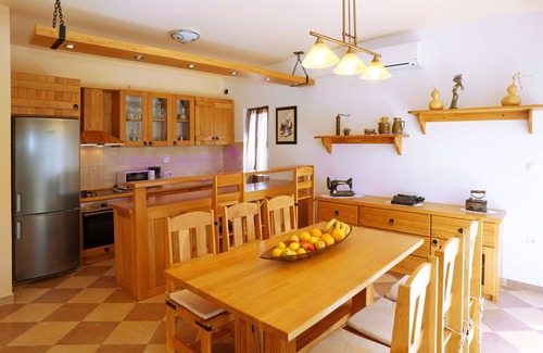Zagvozd Villa | Family appartement for 4-6 persons,12km from the sea, near Makarska riviera