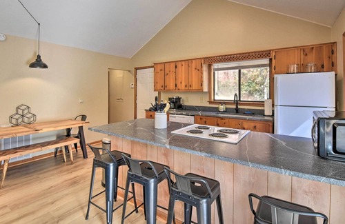Rabun Gap Cabin | Family Cabin Near Hiking w/ On-Site Pond & Deck!
