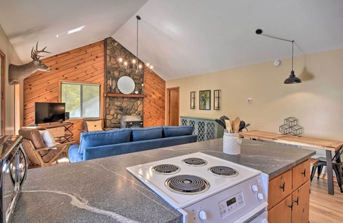 Rabun Gap Cabin | Family Cabin Near Hiking w/ On-Site Pond & Deck!