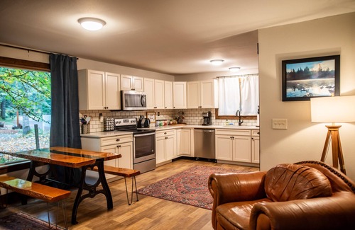 Packwood Cabin | Family Cabin on Cowlitz River-Covered Deck/Hot Tub/Games! Pet Friendly!