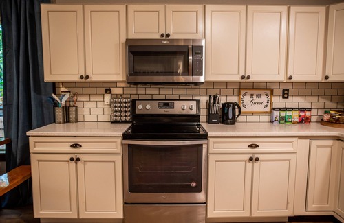 Packwood Cabin | Family Cabin on Cowlitz River-Covered Deck/Hot Tub/Games! Pet Friendly!