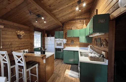 Duck Creek Village Cabin | Family Cabin in the Hills of Strawberry Valley