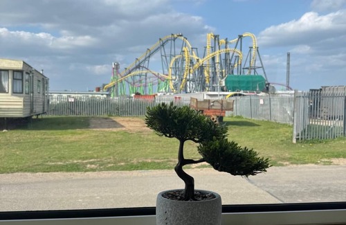Skegness House | Family Caravan short walk to Fantasy Island, Beach and Butlins
