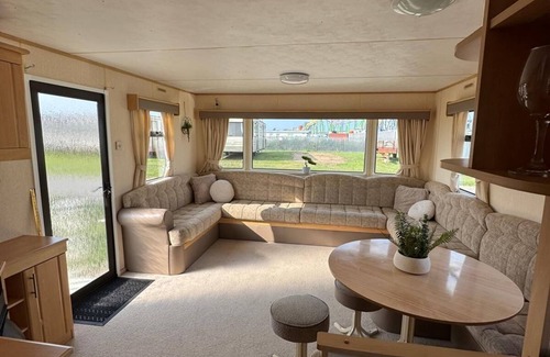Skegness House | Family Caravan short walk to Fantasy Island, Beach and Butlins