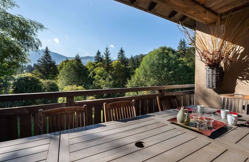 Megeve Ski Chalet | Family Chalet in Megève with Pool, Sauna, and Home Cinema – Sleeps 12