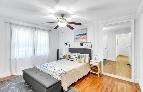 Spartanburg House | Family cottage near City and Fun. Vast fenced yard for pet and children