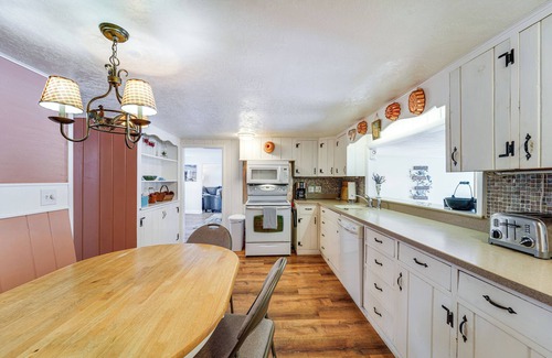Chaumont Cottage | Family Cottage on Chaumont Bay, Walk to Downtown