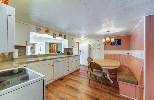 Chaumont Cottage | Family Cottage on Chaumont Bay, Walk to Downtown