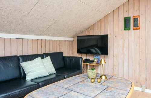 Arrild Ferieby House | Family Cottage with Terrace and Lawn