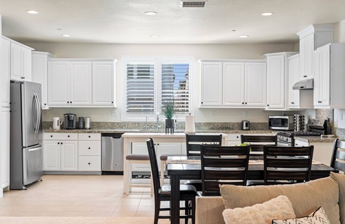 Santa Ana House | Family Disney Getaway - 4 bed 4 bath/w Pool - Sleeps up to 12!