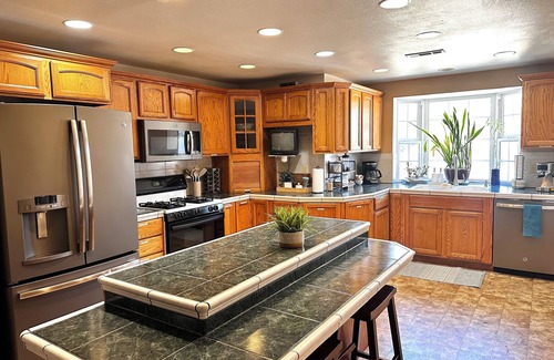Medford House | Family & Dog Friendly-LG Kitchen-Gazebo &Fire Pit-