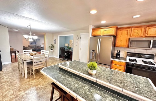 Medford House | Family & Dog Friendly-LG Kitchen-Gazebo &Fire Pit-