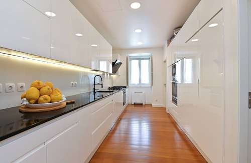 Linda-a-Velha Apartment | Family duplex in Belém with private garden - in front of MAAT!