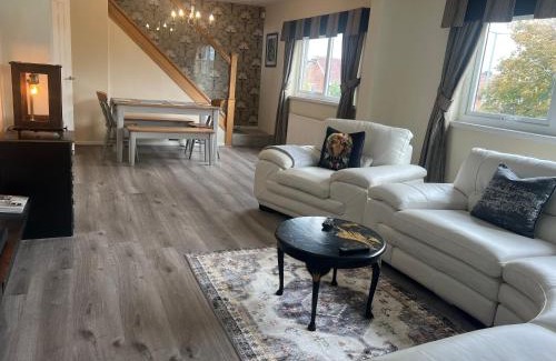 Poulton-le-Fylde Apartment | Family Escape, Blackpool Attractions Nearby coast