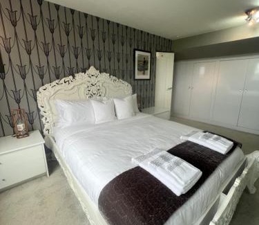 Poulton-le-Fylde Apartment | Family Escape, Blackpool Attractions Nearby coast