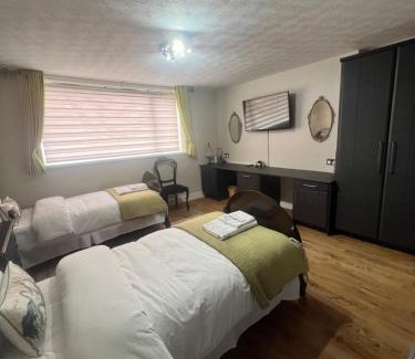 Poulton-le-Fylde Apartment | Family Escape, Blackpool Attractions Nearby coast
