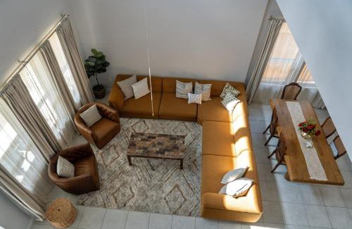 Manchaca House | Family Escape - King Size Suites - plus Fast Wifi