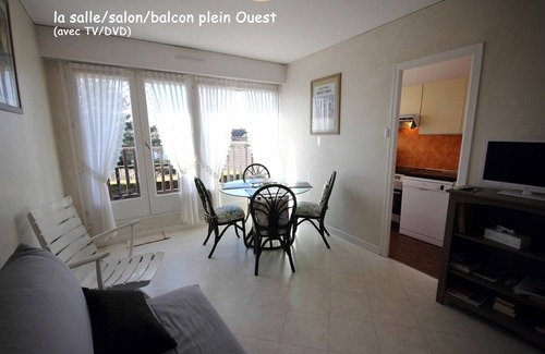 Saint-Regnobert-de-la-Cote-de-Nacre Apartment | Family F2 apartment (42m2), facing west, quiet, 50 m from the sea