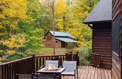 Bellaire Cabin | Family Fall Fun! Sleeps 14, Peaceful Cabin, Heated Floors, Fireplace, Gameroomnn