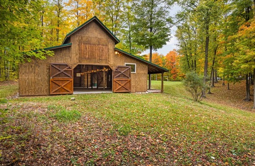 Bellaire Cabin | Family Fall Fun! Sleeps 14, Peaceful Cabin, Heated Floors, Fireplace, Gameroomnn