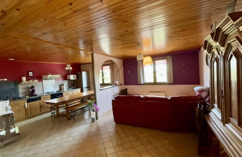 Besse-et-Saint-Anastaise House | Family home