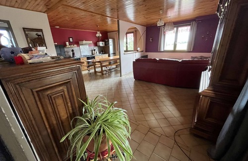 Besse-et-Saint-Anastaise House | Family home