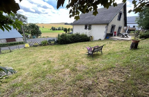 Besse-et-Saint-Anastaise House | Family home