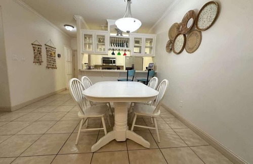 South Padre Island Apartment | Family Friendly Condo w/Pool—South Padre Island