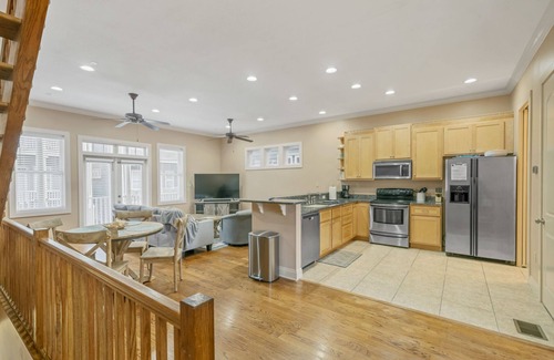 Crescent Beach House | Family Friendly Beach Home, 4 Bed 4 Bath, Sleeps 12! Walk to Beach! Pool! 🇺🇸🇺🇸🇺🇸