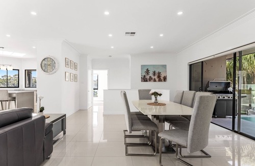 Caringbah South House | Family-Friendly House with Pool and BBQ Area
