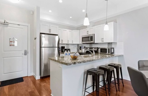 Central Okanagan Apartment | Family-friendly condo/AC/pool/Hot tub/winery/lake view