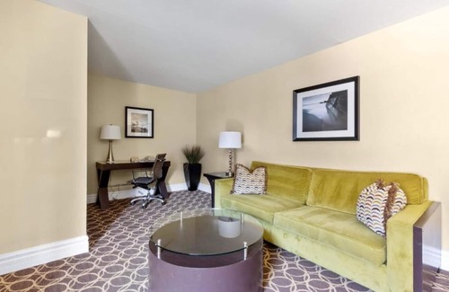 Corte Madera Hotel | Family-Friendly 2BR Suite | Near Bay Area Spots | Outdoor Pool | Free Parking
