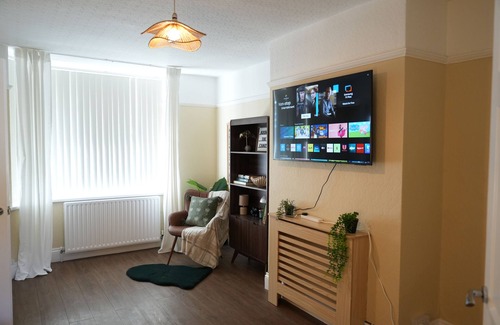 Mapperley Villa | Family-Friendly 2BR Home Ideal for Hospital Stays & Business