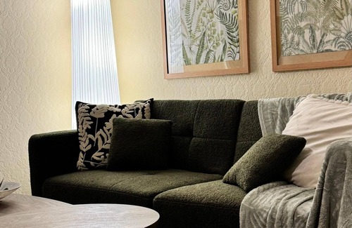 Mapperley Villa | Family-Friendly 2BR Home Ideal for Hospital Stays & Business