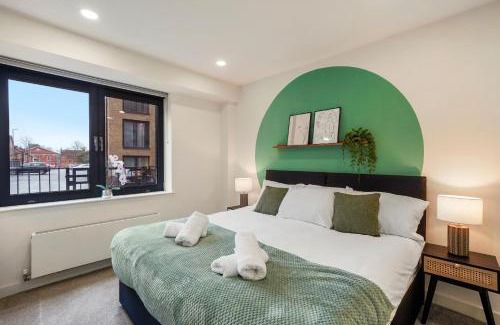 Bedford Apartment | Family Friendly 2BR in Bedford, Parking, Free Wi-Fi, Gym and Cinema room