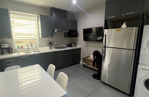 Burnaby Apartment | Family Friendly 3 Bed Rooms Basement Suite The Chateau - ST No. 00177094