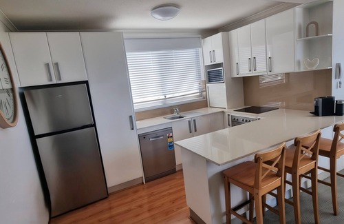 Cronulla Apartment | Family-Friendly 3BR Beachfront Apartment with Ocean Views – Cronulla