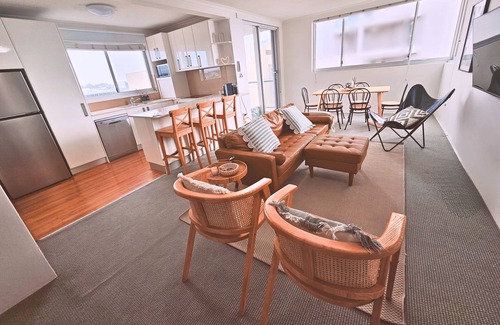 Cronulla Apartment | Family-Friendly 3BR Beachfront Apartment with Ocean Views – Cronulla