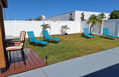 Kenneth City House | Family Friendly 3BR Home Sleeps 6 Private Backyard and Free Parking Near St Pete Beach