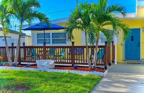 Kenneth City House | Family Friendly 3BR Home Sleeps 6 Private Backyard and Free Parking Near St Pete Beach