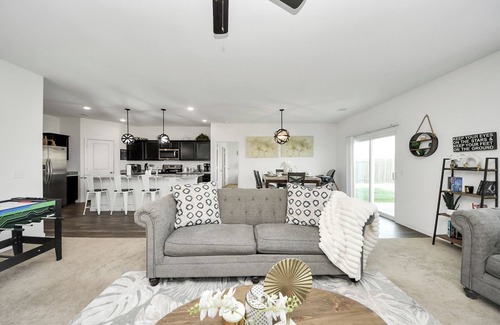 Katy House | Family-Friendly 4-bedroom Oasis with Fully Equipped Kitchen & Relaxing Vibes