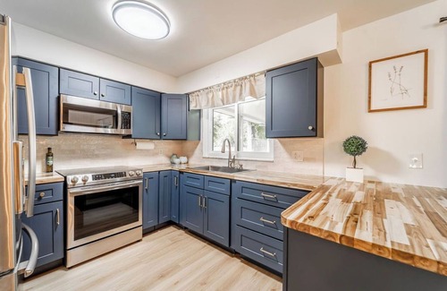 Sanford House | Family-Friendly 4BR Home Near Sanford Airport - Cozy & Convenient