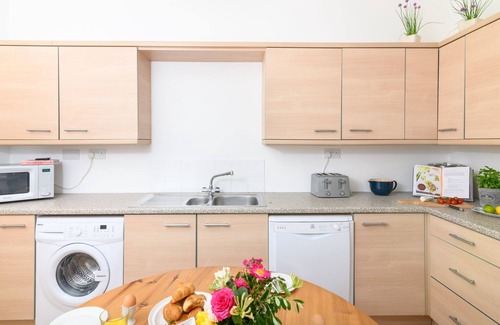 Praa Sands Apartment | Family Friendly Apartment above Praa Sands Beach, Dog Friendly, Garden & Parking