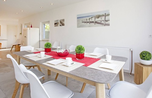Borkum Apartment | Family-friendly apartment with garden and sauna, 500 m from the beach