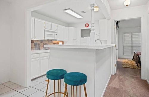 North by Northwest House | Family Friendly: Arcade game: Air Hockey: Garage Access