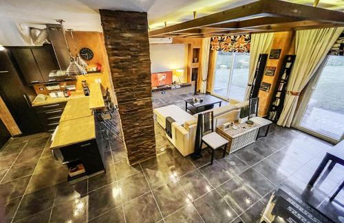 El Hadaba Villa | Family-Friendly Beach Getaway with Jacuzzi-Garden-Resort and Mountain Views