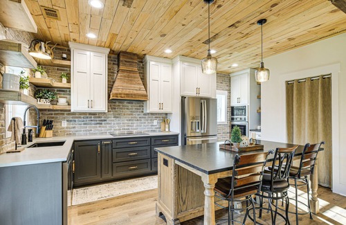 Easley House | Family-Friendly Barndominium Near Greenville!