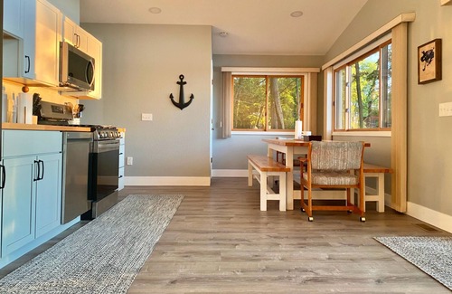 West Branch Cottage | Family Friendly Beachfront Lakehouse