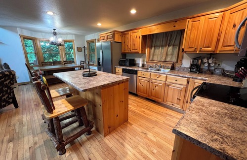 Murphy Cabin | Family-friendly cabin, with mountain views and tranquil creek near Blue Ridge