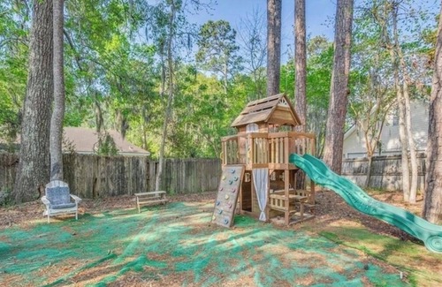 Savannah Cottage | Family friendly cottage w/ POOL! <20min drive to downtown or beach! Pet friendly